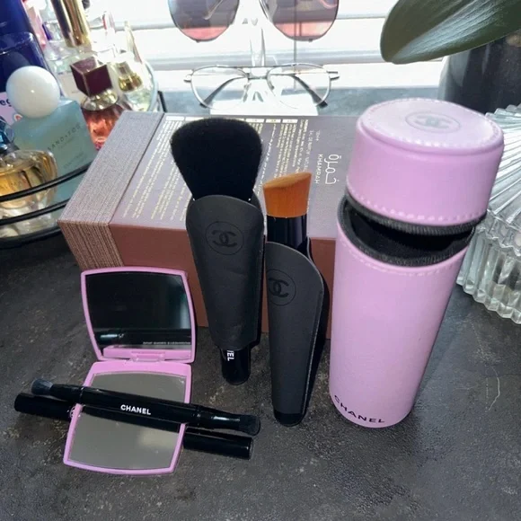 CHANEL Makeup Brush Set with Lavender Case - Picture 1 of 5